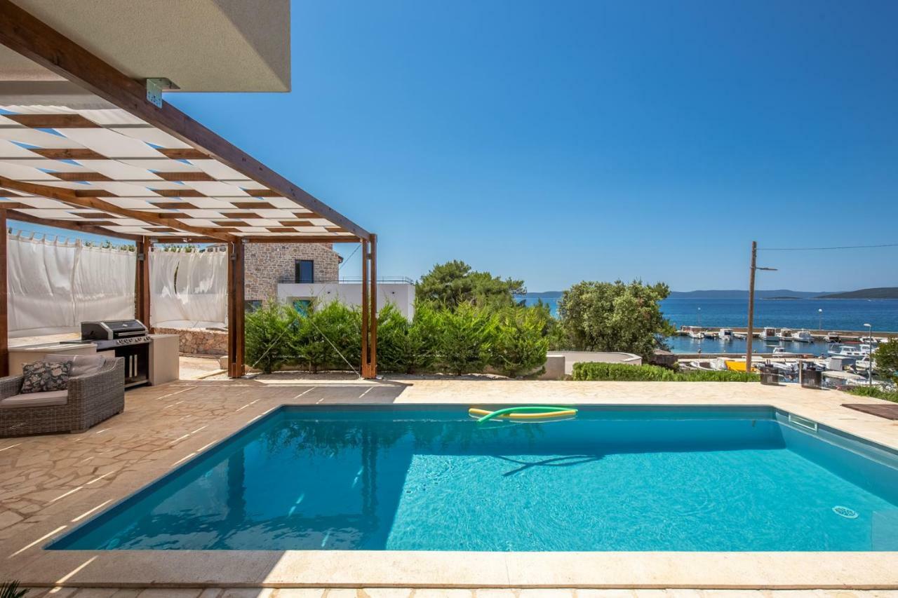 Villa Gellia Углян Экстерьер фото