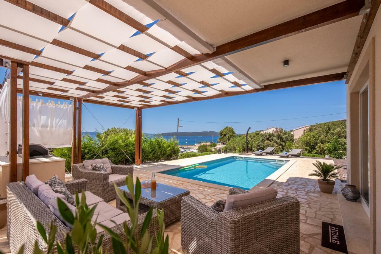Villa Gellia Углян Экстерьер фото