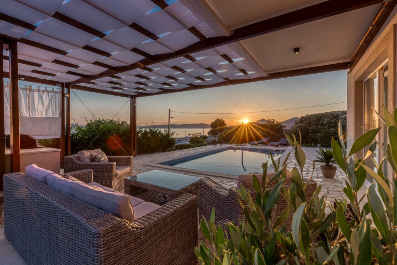 Villa Gellia Углян Экстерьер фото
