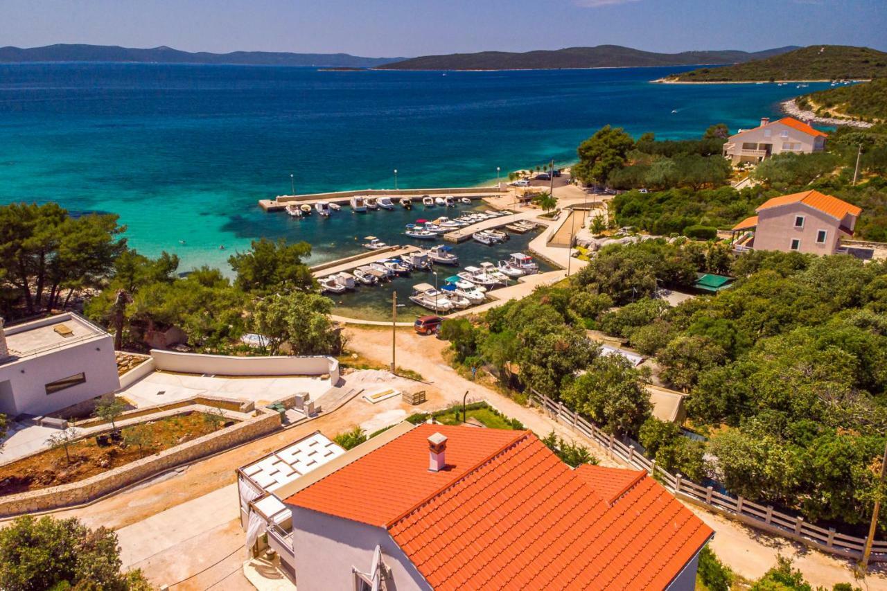 Villa Gellia Углян Экстерьер фото
