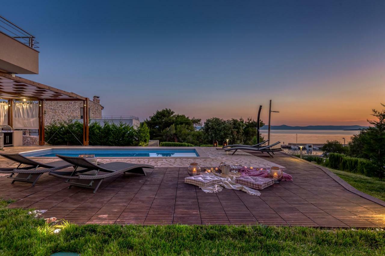 Villa Gellia Углян Экстерьер фото