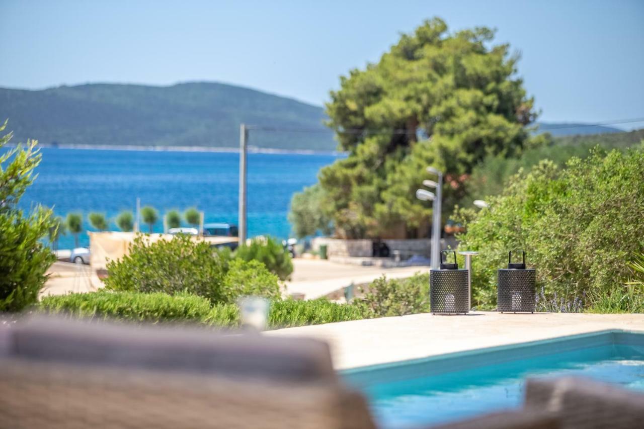 Villa Gellia Углян Экстерьер фото