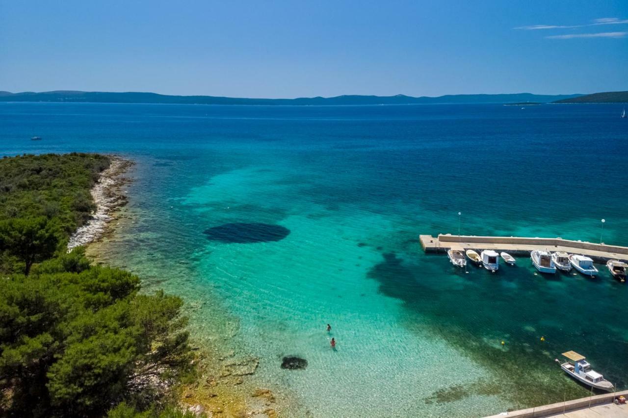 Villa Gellia Углян Экстерьер фото